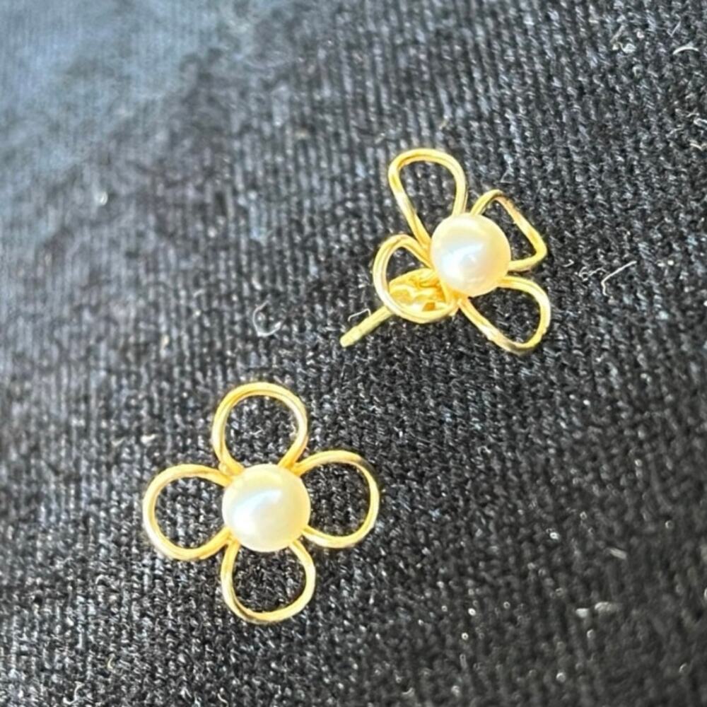 18k Gold Earring with Pearl (only one backing)